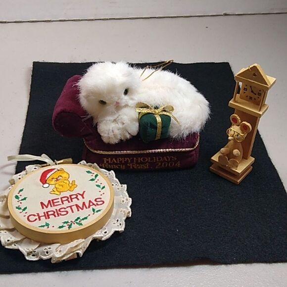 Cat Ornament 2004 Fancy Feast Merry Christmas Hoop and Mouse in  clock - Picture 1 of 6